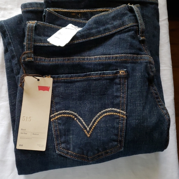 Women's Levi's 515 Bootcut Jeans - Picture 1 of 3